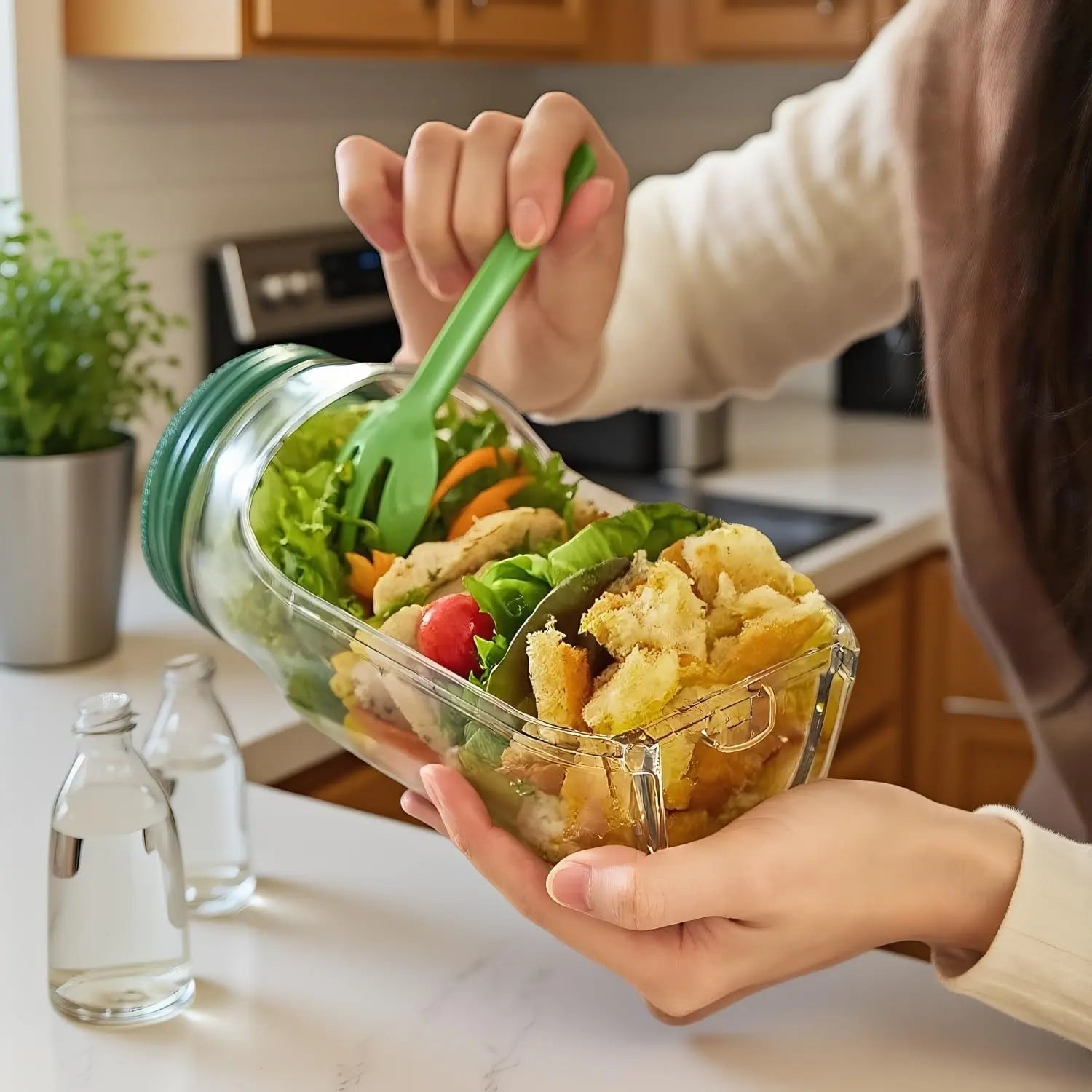 Portable Salad Jar with Side Access Leak-Proof Reusable Snack Container Food Storage Container with Sauce Compartment Lid and Spoon for Outdoor Picnic BBQ for Renters Young Families Home Cooks